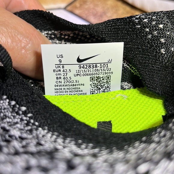 Nike Free Run Flyknit 2018. Mens. 942838-101 - Picture 8 of 9